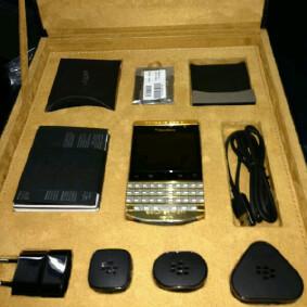 BlackBerry Porsche Design P9981(24 carat gold)