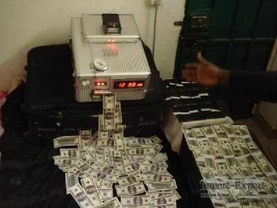  cleaning black & Green Dollars, euro's, pounds +2